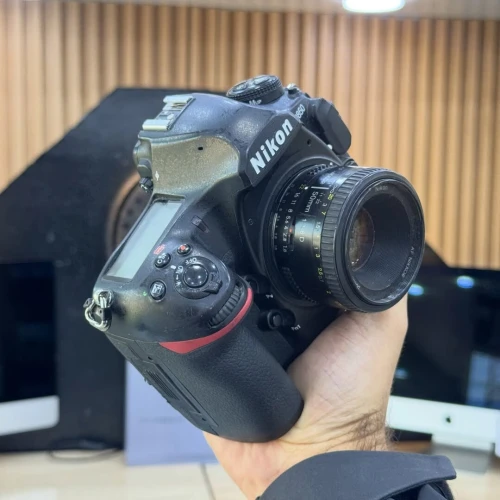Nikon D850 avec 50mm 1.8D MF en tres bon état batterie et chargeur