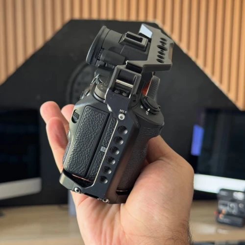 Sony A7 III avec cage smallrig en excellent état batterie et chargeur