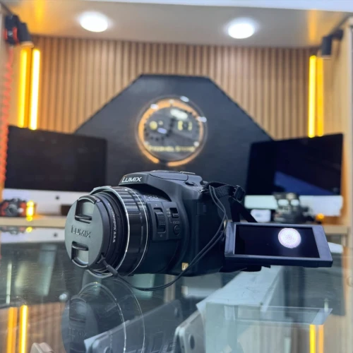 LUMIX FZ200 en excellent état avec batterie et chargeur