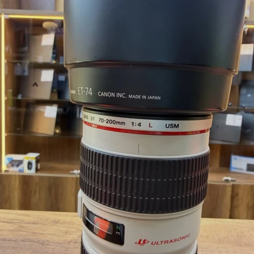Canon 70-200 F4 serie L en excellent etat comme neuf avec deux bouchons parasoleil