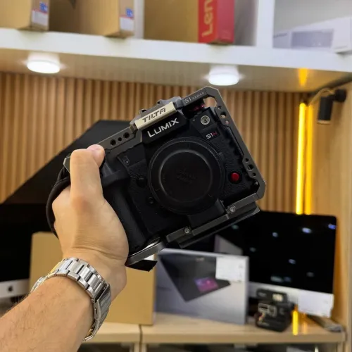 Lumix S1H boitier nu avec bague MC-21 L-EF en excellent état batterie et chargeur