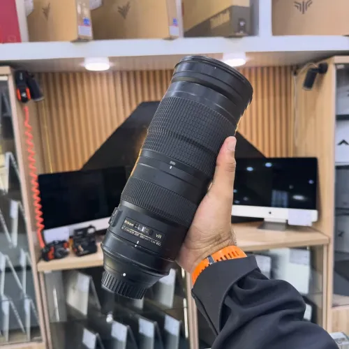 Nikon VR 200-500mm f/5.6 en excellent état