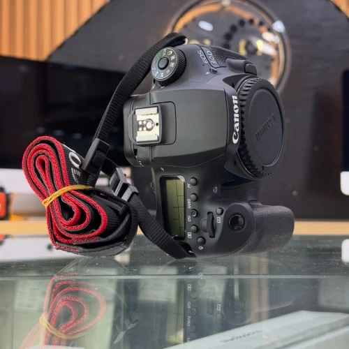 Canon 90D boitier nu en excellent état batterie et chargeur