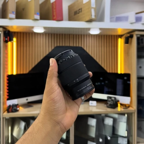 OBJECTIF SONY 28-70mm F3.5-5.6 OSS en excellent état avec bouchons
