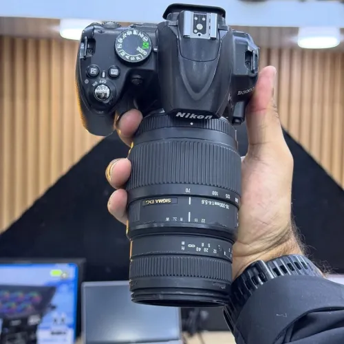 Nikon D3000 avec sigma 70-300mm en excellent état