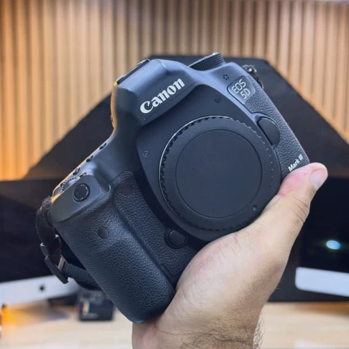 Canon 5D MARK III boitier nu en excellent état batterie et chargeur