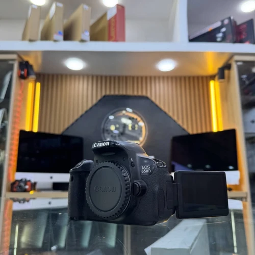 CANON 650D boitier nu en excellent état avec batterie et chargeur