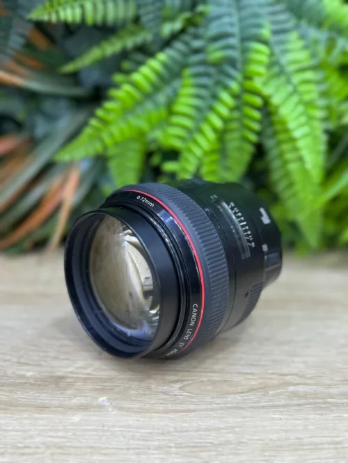 Canon 85mm f/1.2 