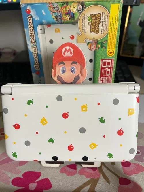 Nintendo 3DS XL Edition Animal Crossing en boite + Flash