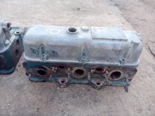 Culasse moteur Nissan 6 cylindre 