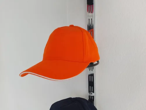 Casquette virage + sérigraphie branding logo