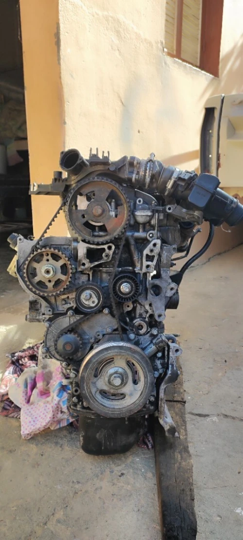 BLOC 1.6 Hdi 90 CH POUR PIÈCE DE RECHANGE 2 PISTONS GOMMÉS