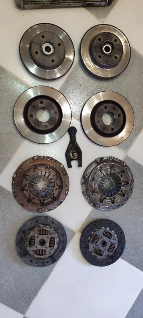 BLOC 1.6 Hdi 90 CH POUR PIÈCE DE RECHANGE 2 PISTONS GOMMÉS