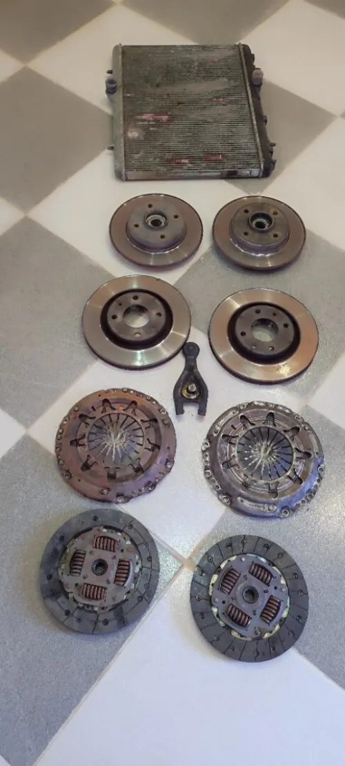 BLOC 1.6 Hdi 90 CH POUR PIÈCE DE RECHANGE 2 PISTONS GOMMÉS