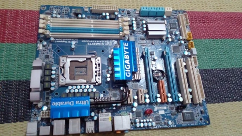 Gigabyte GA-EX58-UD3R, état inconnu