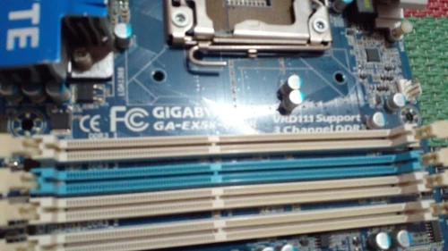 Gigabyte GA-EX58-UD3R, état inconnu