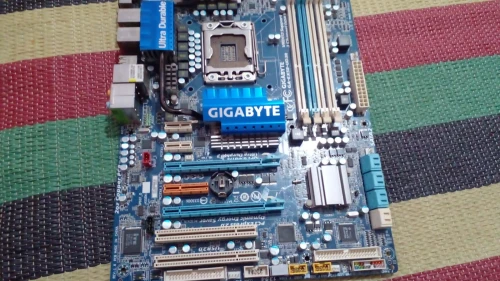 Gigabyte GA-EX58-UD3R, état inconnu