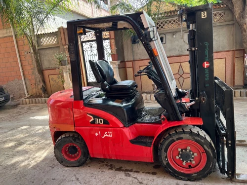 Location Clark 3t 4t 5t location camion