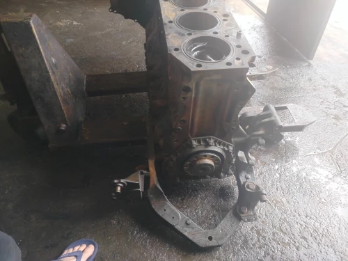Bloc moteur et bielles piston du Renault premium Lander dxi