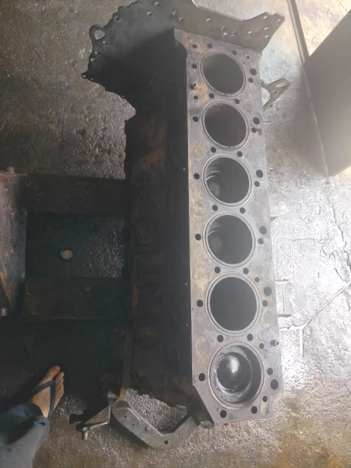 Bloc moteur et bielles piston du Renault premium Lander dxi