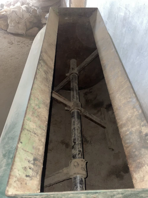 Melangeur à hélice semi-automatique