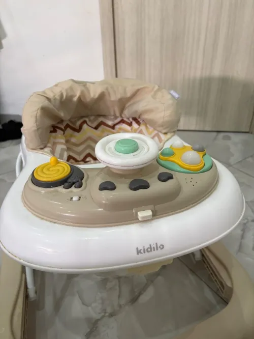 Trotteur pour bébe ة: مشّاية أطفال