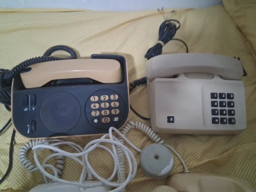 4 telephones fix antiquité a vendre