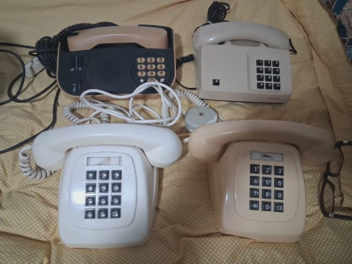 4 telephones fix antiquité a vendre