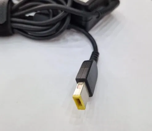 Chargeur Laptop Lenovo Original 90W 20V 4.5A  USB jaune avec Câble Trèfle En excellent état