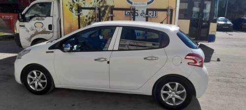 Peugeot 208 2014 Silver Line