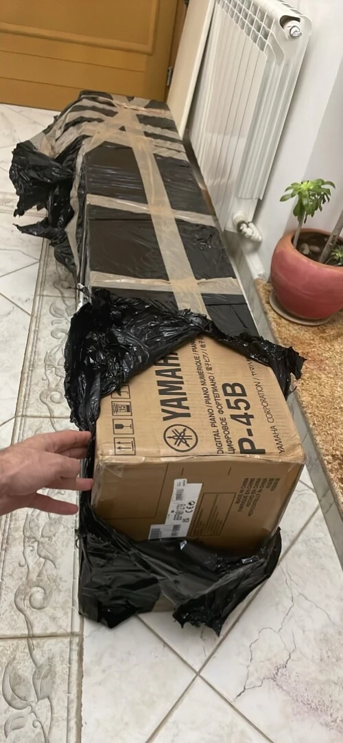 Piano numérique YAMAHA P-45 sous emballage