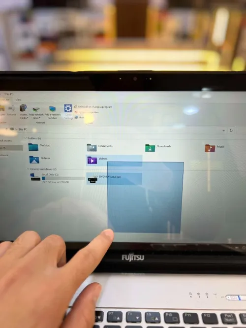  Fujitsu Lifebook S Series i5 6gen 8g ram 128 g ssd Ecran full HD Tactile 