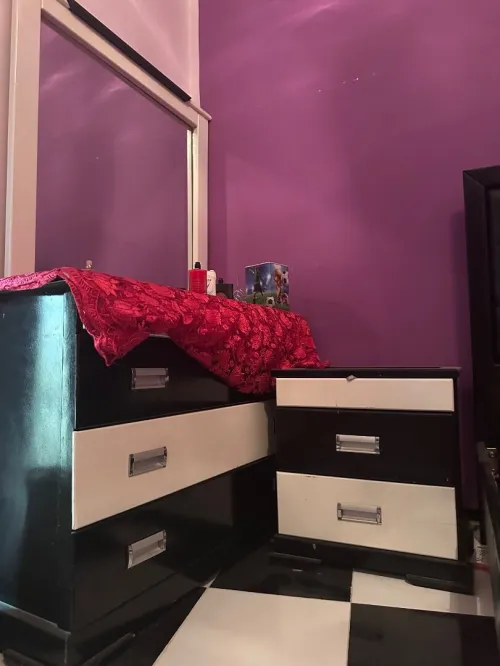 Chambre a coucher moderne peu utilisé
