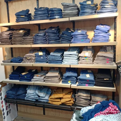 Liquidation magasin aux complet 
