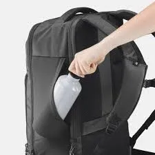 Sac à dos de voyage et de randonnée Decathlon Escape 32L Black