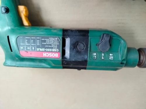 Lot viseuse et 2 perceuse de marque bosch et 2 ponceuse bosch et poste a souder de marque 