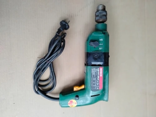 Lot viseuse et 2 perceuse de marque bosch et 2 ponceuse bosch et poste a souder de marque 