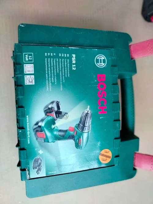 Lot viseuse et 2 perceuse de marque bosch et 2 ponceuse bosch et poste a souder de marque 