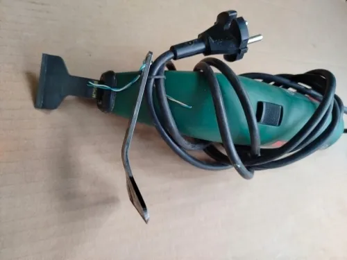 Lot viseuse et 2 perceuse de marque bosch et 2 ponceuse bosch et poste a souder de marque 