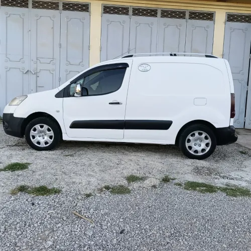 Peugeot B9 2012