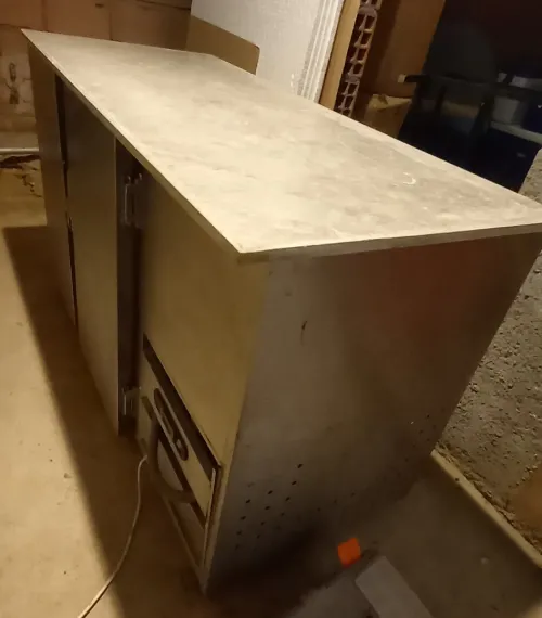 Table de travail réfrigérateur etat 10/10      مستعمل شهرين برك