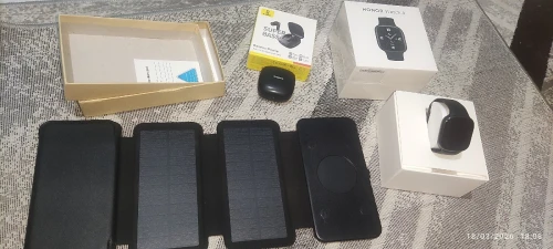 شاحن طاقة شمسية متنقل (Solar Power Bank