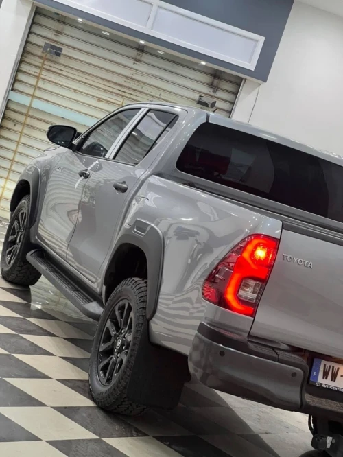 Toyota Hilux 2025 Invincible