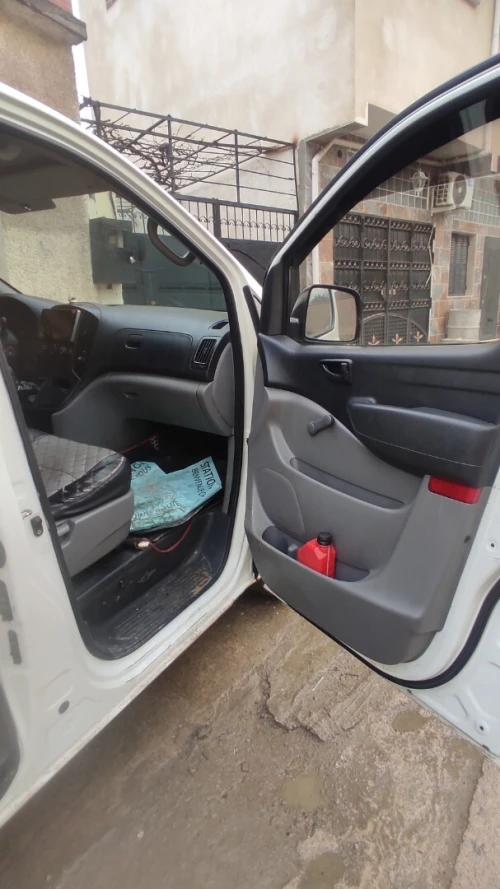Hyundai H1 2011 Tolé