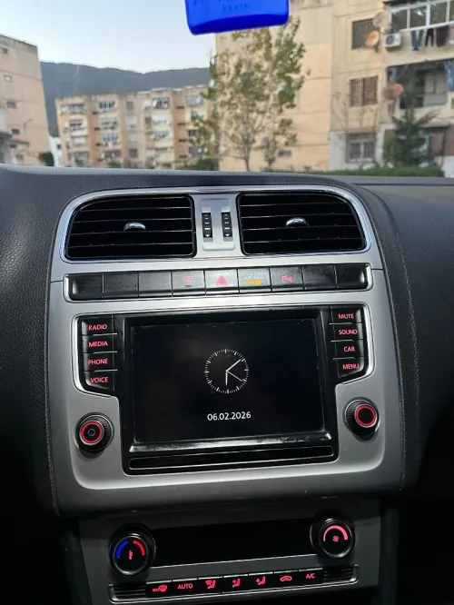 Volkswagen Polo 2016 La Carat