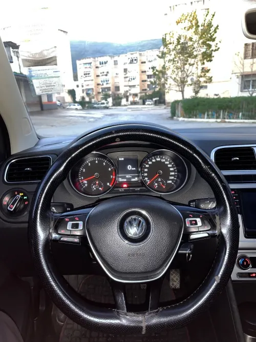Volkswagen Polo 2016 La Carat