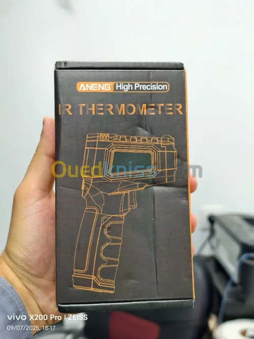 IR thermometer مقياس الحرارة بالأشعة تحت الحمراء