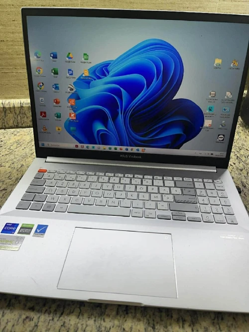 ASUS VivoBook i7