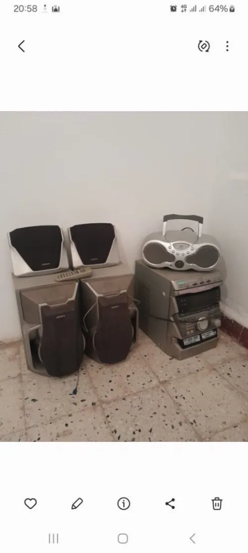 Baffes, chaîne hi-fi, cafetière, poste radio 