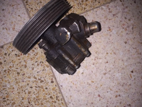 Pompe assistée Peugeot 2.2 hdi 136  607 806 807 c5 406 407
